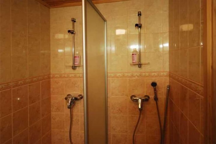 Room 10 of 14