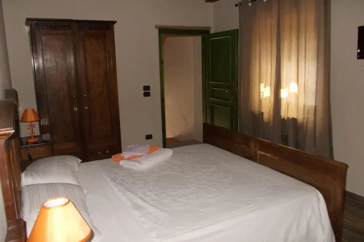 Room 2 of 26