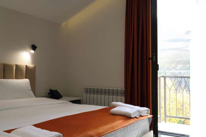 Room 4 of 20