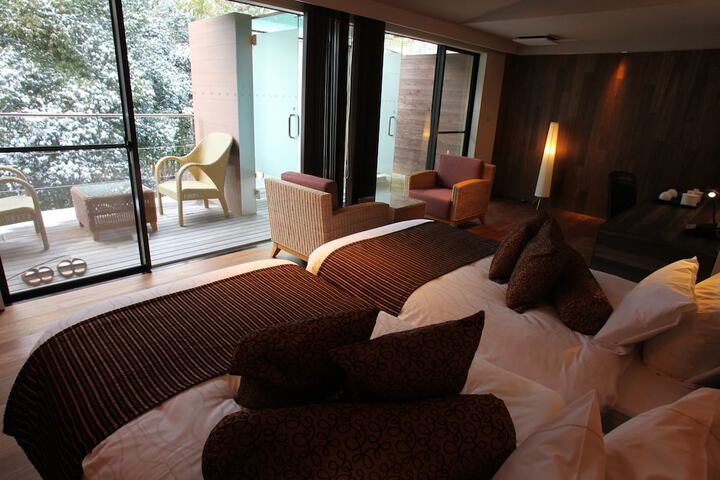 Room 27 of 72
