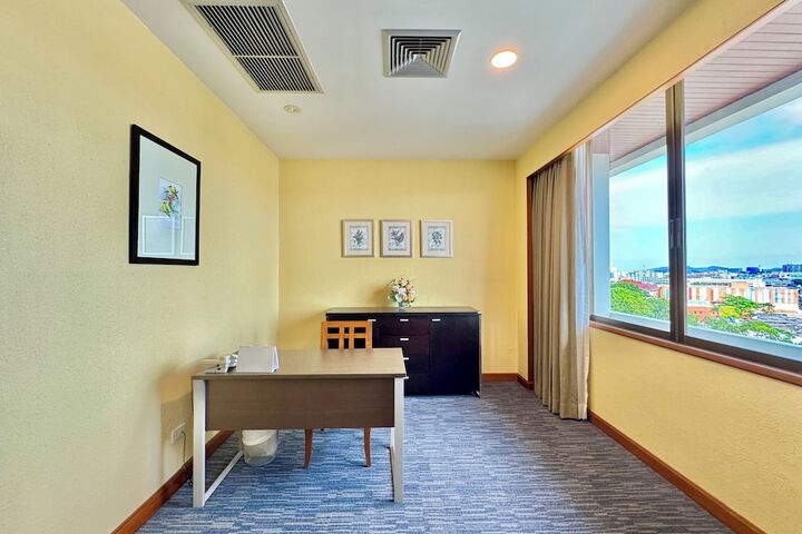 Room 32 of 74