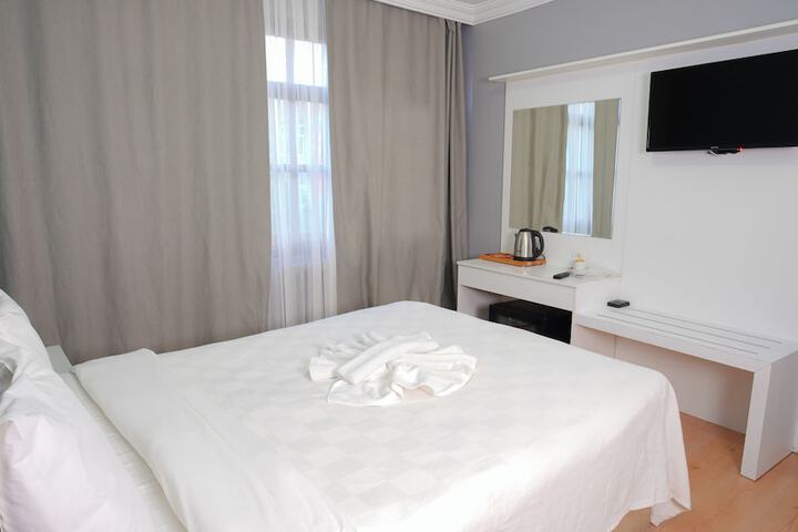 Room 11 of 30