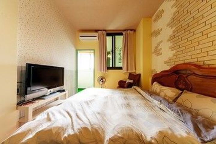 Room 15 of 19