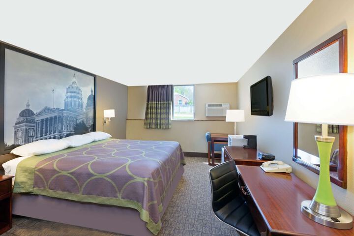 Room 9 of 16