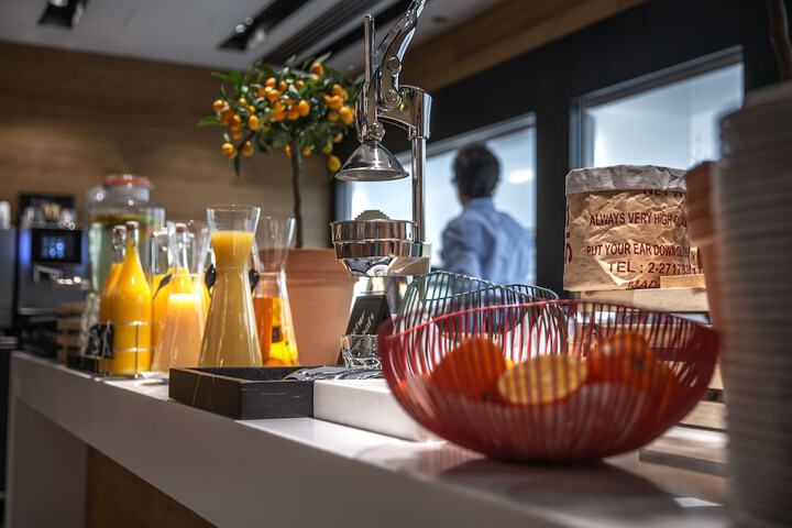 Breakfast/Coffee Service 114 of 198