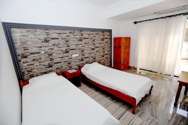 Room 2 of 25