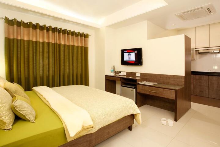 Room 9 of 34