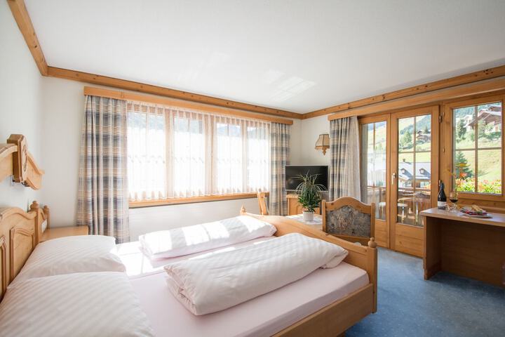 Room 2 of 37