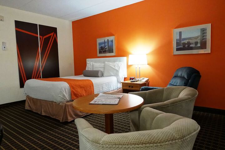 1 Queen Bed (14 of 25)