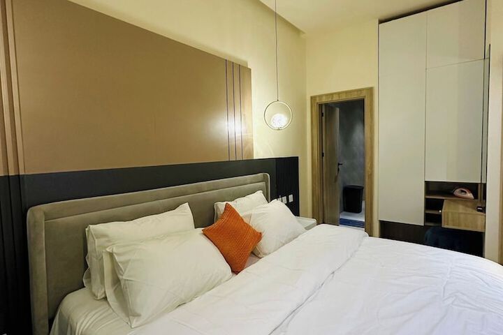 Room 6 of 35