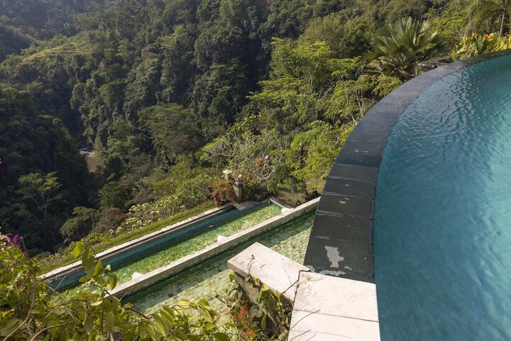 Pool Hotel