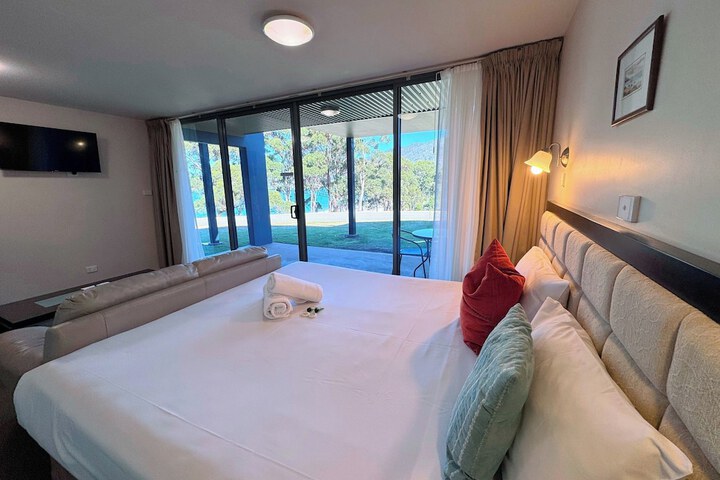 Room 4 of 48