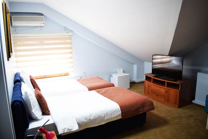 Room 34 of 78