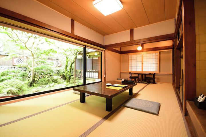 Room 30 of 100