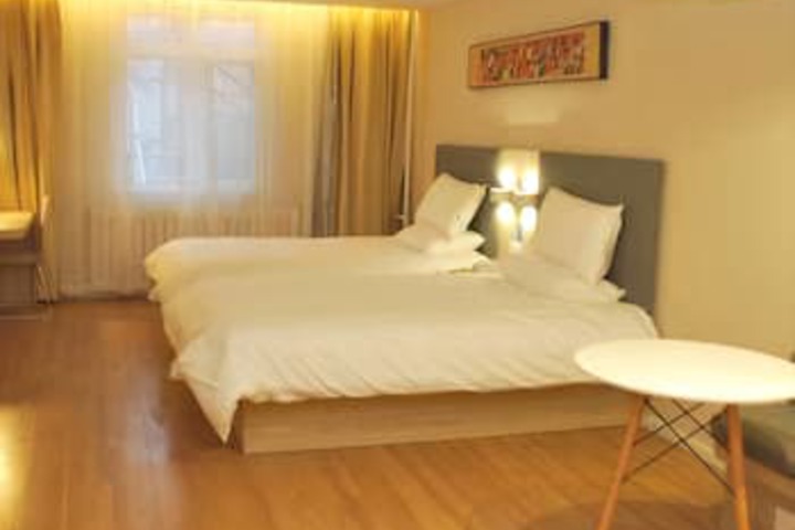 Room 5 of 8