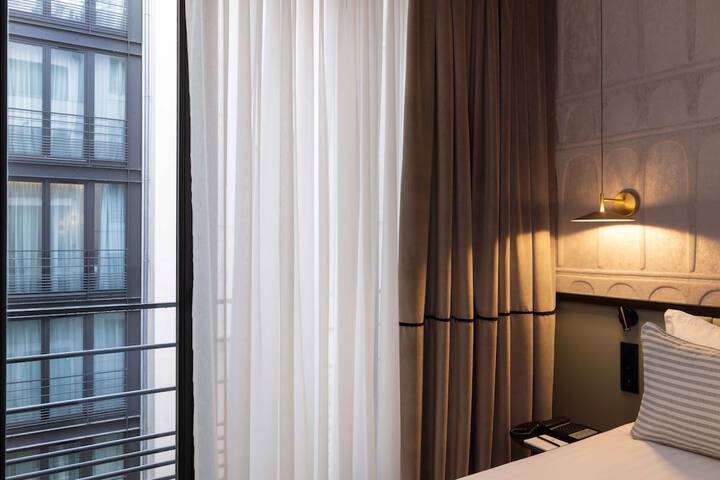 Room 47 of 103
