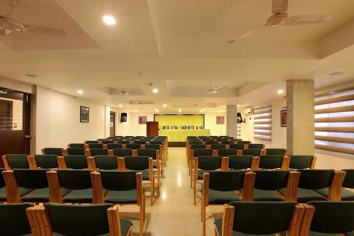 Business Center 26 of 31
