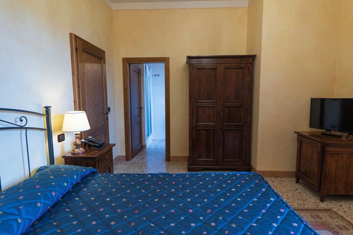 Room 37 of 74