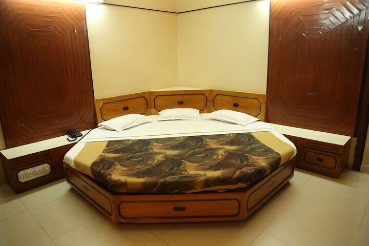 Room 14 of 28