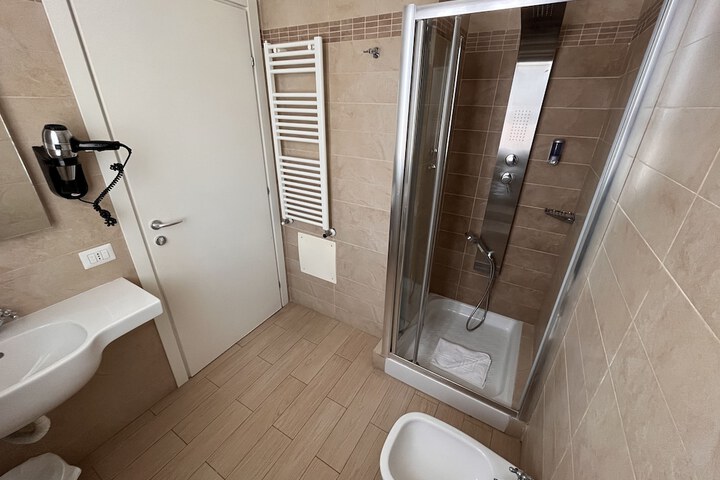 Room 16 of 23