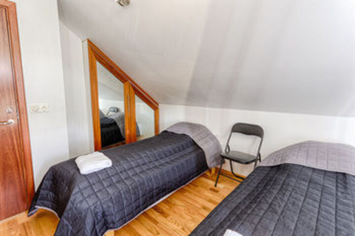 Room 6 of 15