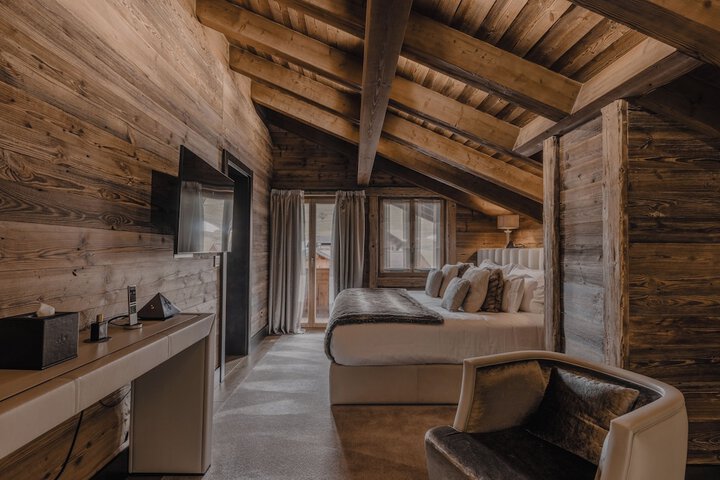 Room 15 of 90