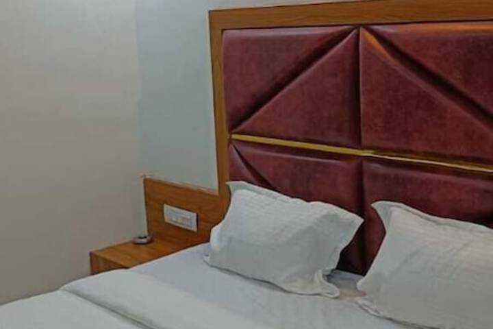 Room 5 of 14