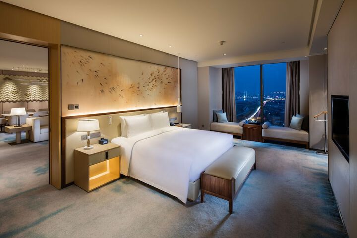Room 6 of 72