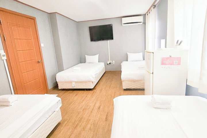 Room 16 of 79