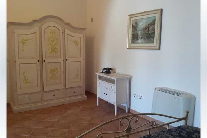 Room 8 of 9
