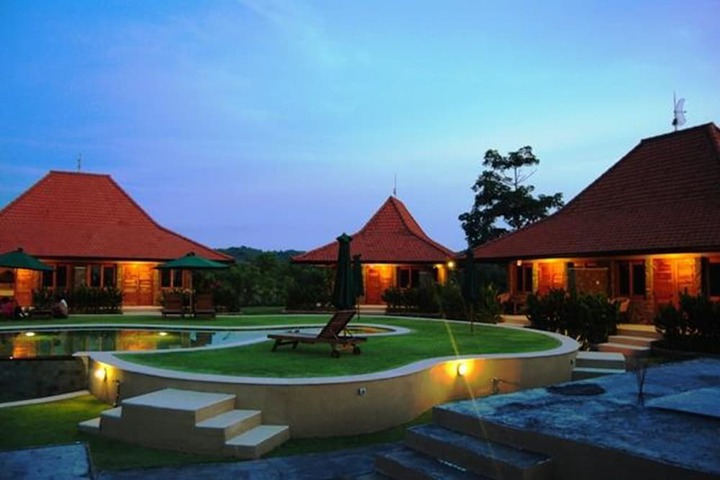 Pool Hotel