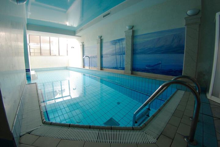 Pools & Facilities
