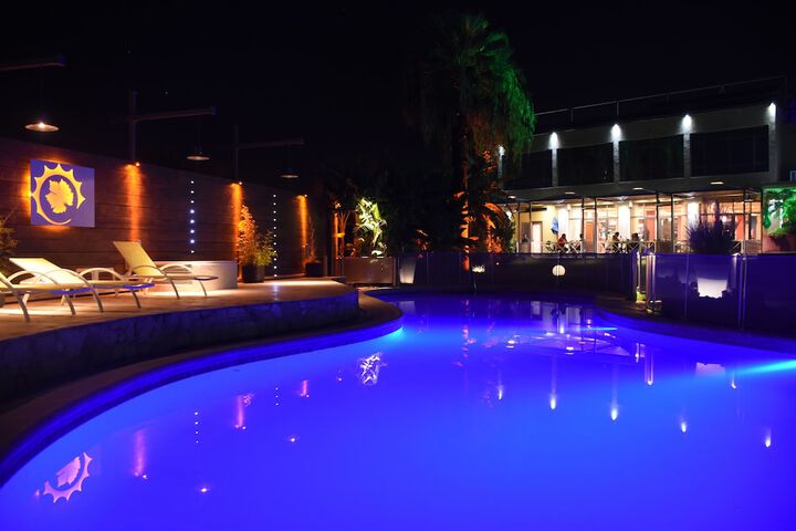 Pool 40 of 93