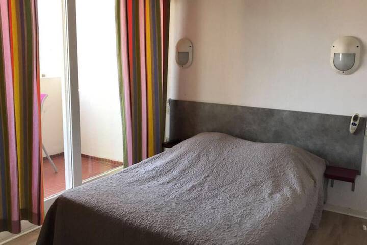 Room 8 of 25