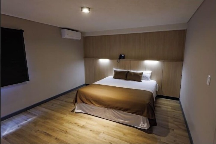 Room 13 of 21
