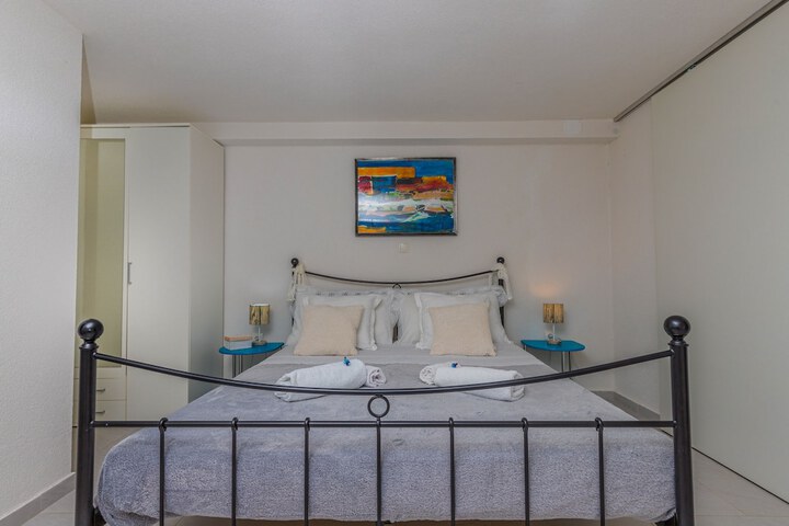 Room 3 of 59