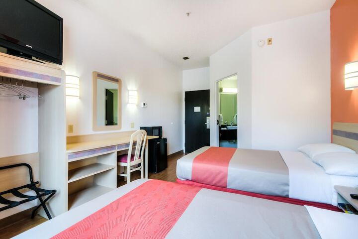 2 Double Beds (4 of 5)
