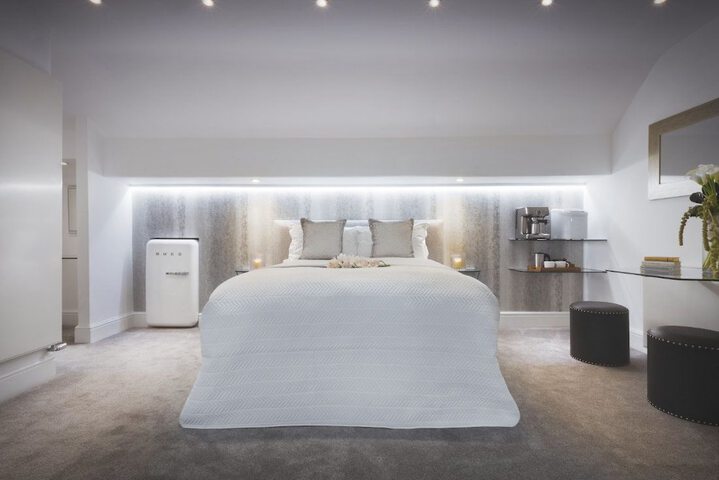 Room 5 of 390