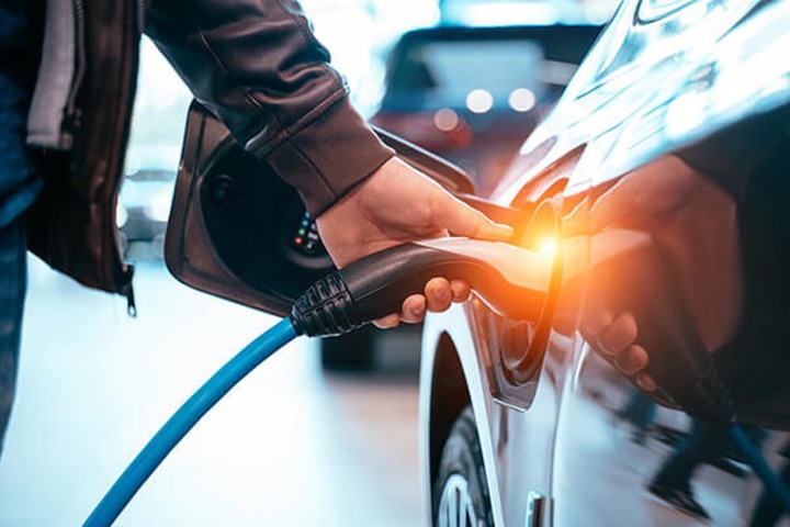 Electric vehicle charging station