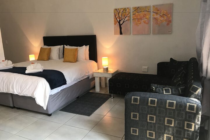 Room 14 of 90