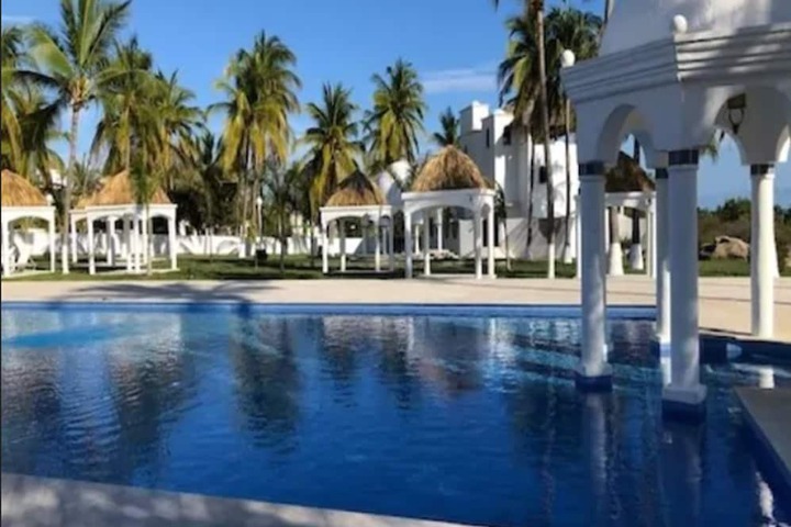 Pool Hotel