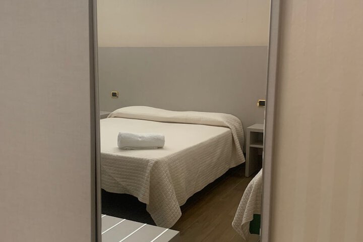 Room 4 of 36