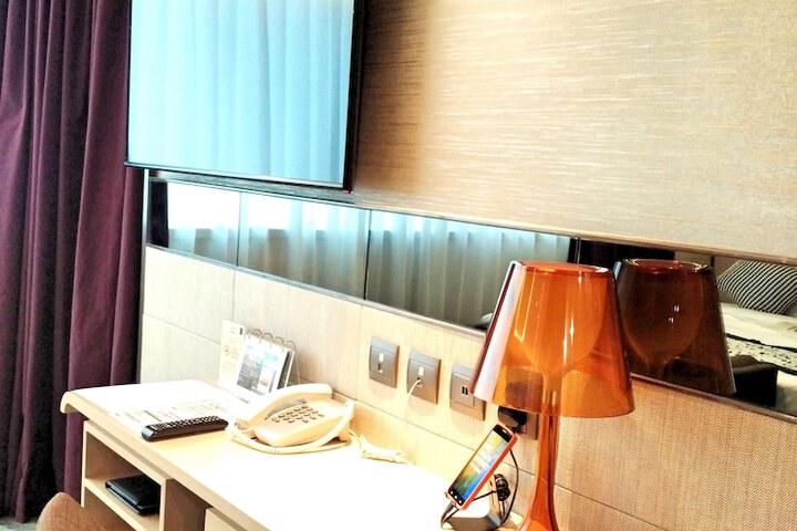 Room 34 of 59