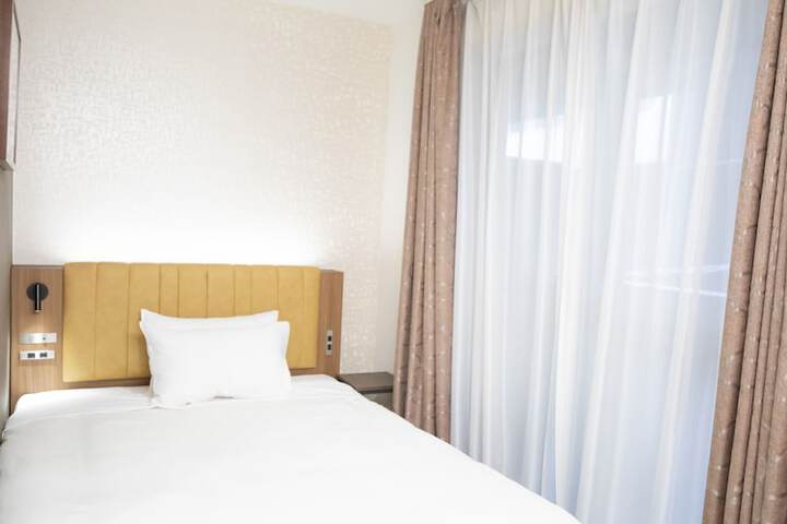Room 27 of 71