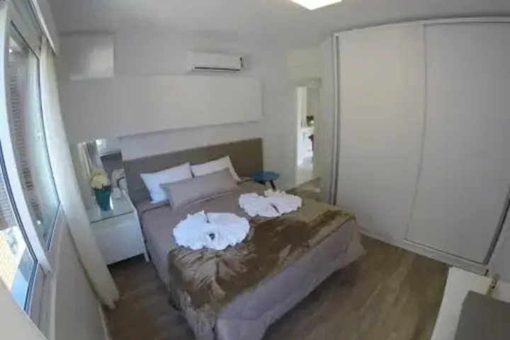 Room 5 of 11