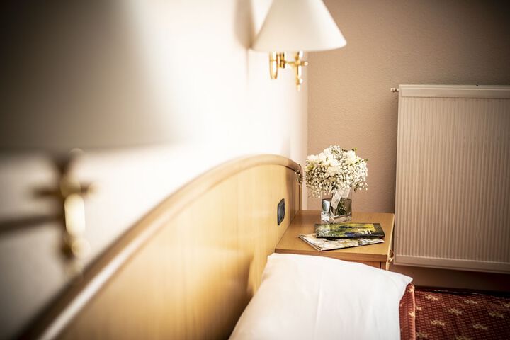Room 9 of 104