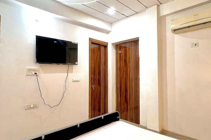 Room 7 of 18