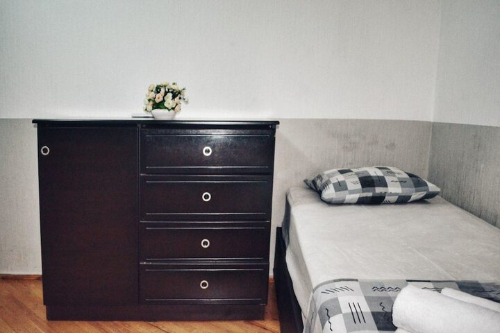 Room 8 of 16