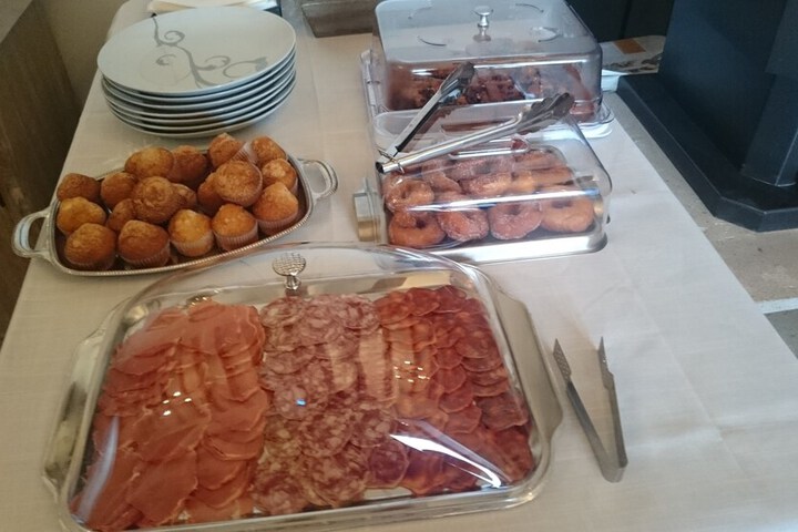 Breakfast/Coffee Service 10 of 23