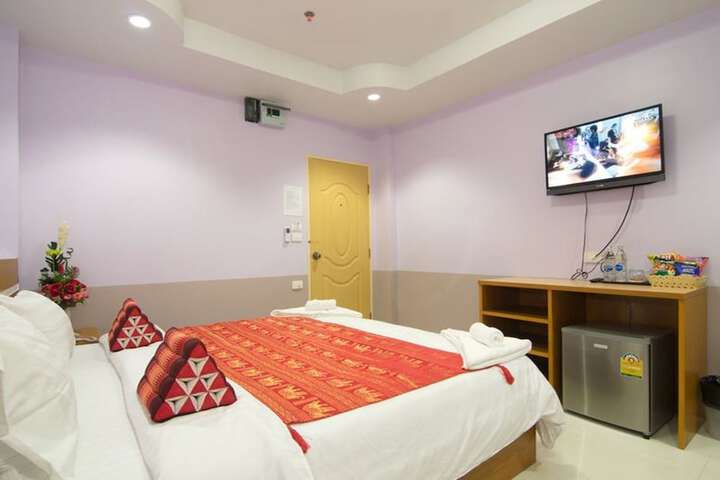 Room 7 of 16